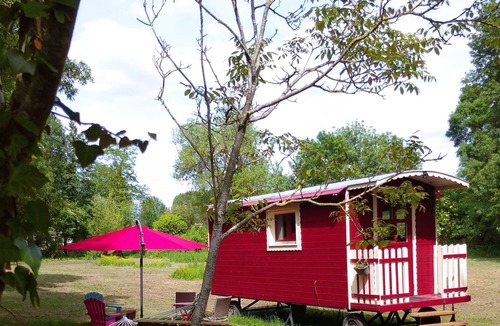 Le Vieil-Bauge House | La Roulotte Du Moulin De Palet - Location Roulotte Rouge