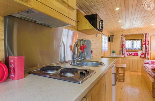 Allondaz House | LA ROULOTTE DU GRAND PRE