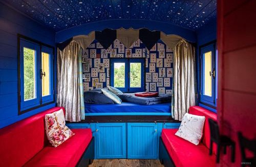 Beaulon Bed & Breakfast | La roulotte MAGIC ! des Grillots