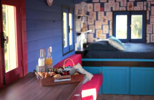 Beaulon Bed & Breakfast | La roulotte MAGIC ! des Grillots