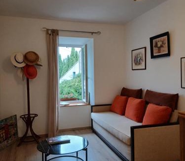 Montlaur House | La route des vignes