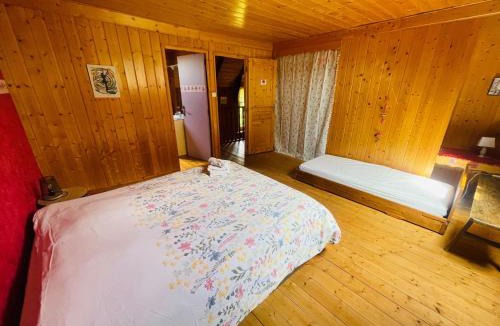 Mauriac Bed & Breakfast | La Ruche - Coquelicot