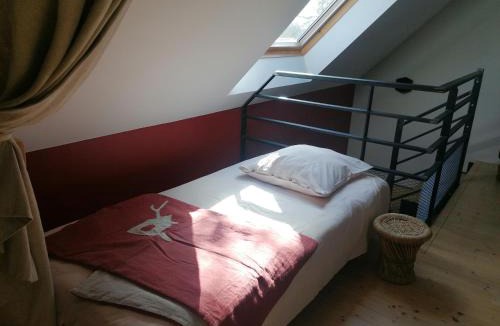 Malville House | La Ruine du Jardin