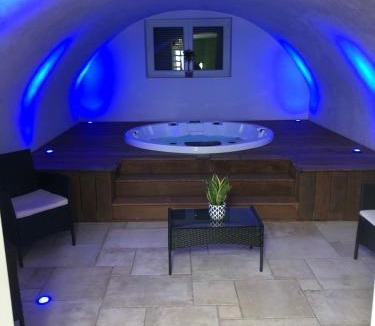 Ban-de-Laveline House | La Ruine Single-family House with Hot Tub