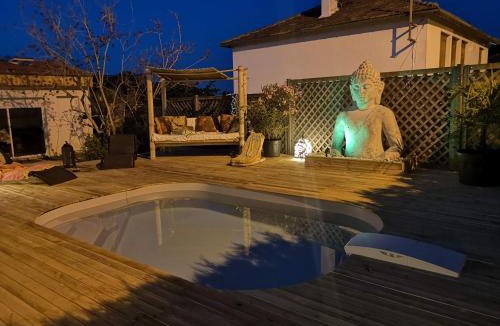 Orry-la-Ville House | La sérénité Balinaise, chambre et sdb privée, jardin , piscine en saison, près de Chantilly, parc Astérix et CDG et Paris en 20'