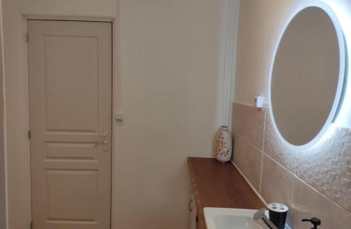 Saint-Quentin House | La Saint Quentinoise, avec cour et proche gare et commerces