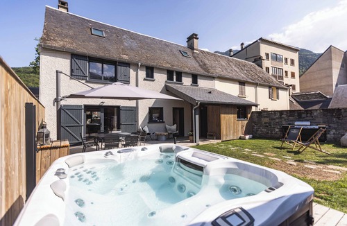 Saint-Lary-Soulan House | La Sainthilarienne, le Coeur de Village