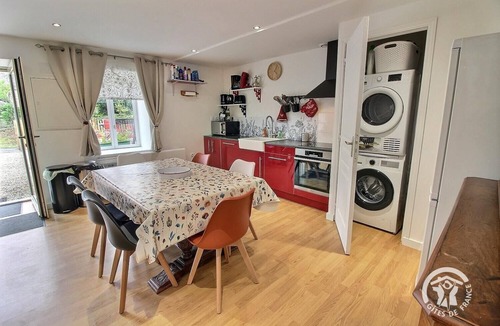 Brusvily House | La Salamandre du taï