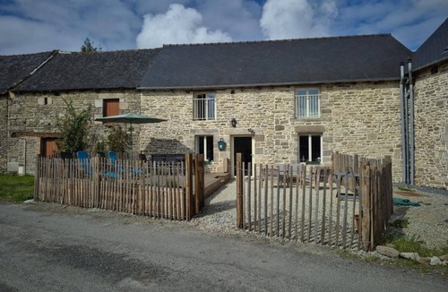 Brusvily House | La Salamandre du taï