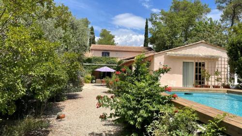 Saint-Paul-en-Foret Bed & Breakfast | La Salamandre en Provence