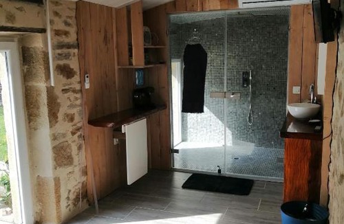 Vic-le-Comte House | La salamandre