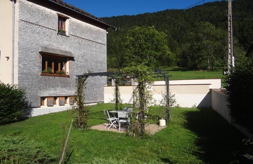 Mijoux House | La Salle de Classe - Mijoux