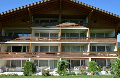 Gstaad Apartment | La Sarine 222 Studio, Dusche oder Bad, WC 2-Bettwohnung by Interhome