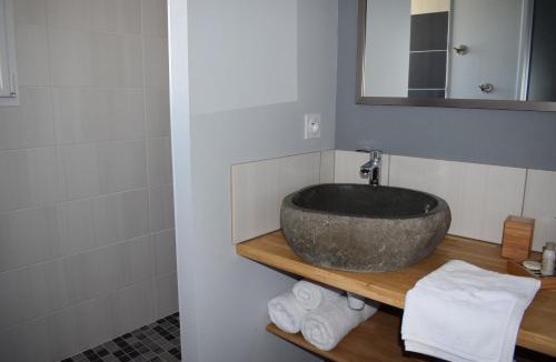 Marcillac-Saint-Quentin House | La Sarlamandre, Chambres et table d'Hôtes