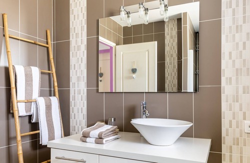 Antoigne House | La Saumuroise - Two Bedroom House, Sleeps 4