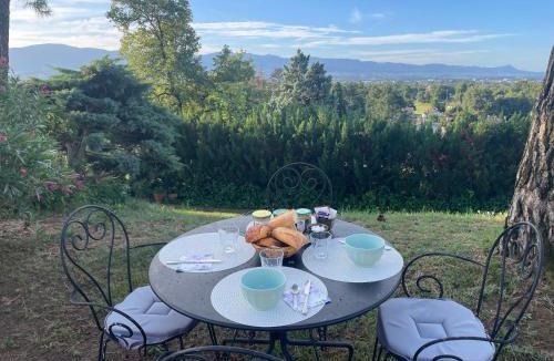 Mours-Saint-Eusebe Bed & Breakfast | La Sauveterre