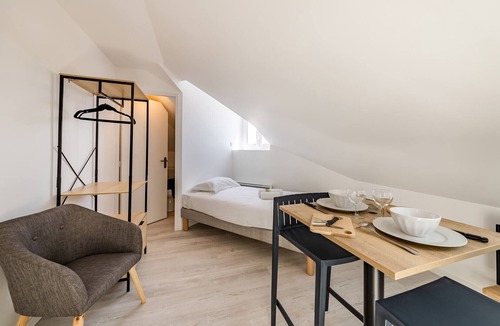 Saint-Serge Apartment | La scène - Wifi - Université