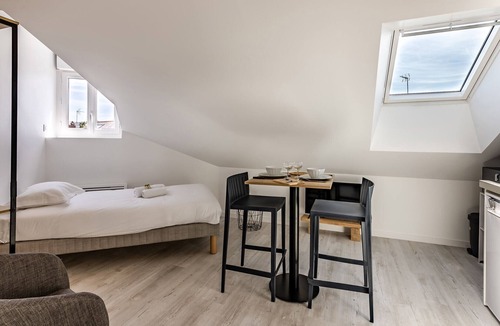 Saint-Serge Apartment | La scène - Wifi - Université