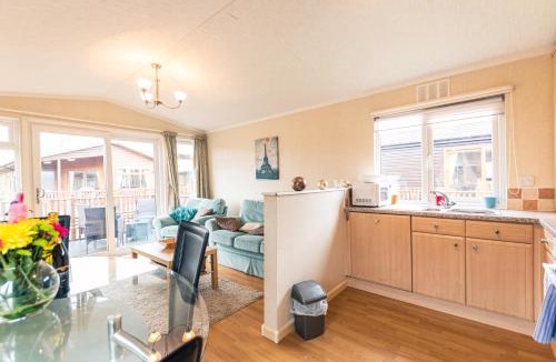 Malton Cabin | La-Serenite Lodge With Hot Tub