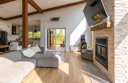 Pohenegamook Ski Chalet | La Signature Guy | Private Spa on the Lake