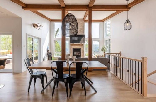Pohenegamook Ski Chalet | La Signature Guy | Private Spa on the Lake