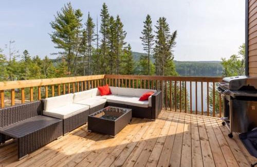 Pohenegamook Ski Chalet | La Signature Guy - Private Spa on the Lake
