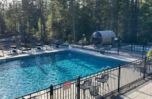 Shannon Villa | La Skandinav-4BR AC WiFi FP Hot TubSauna