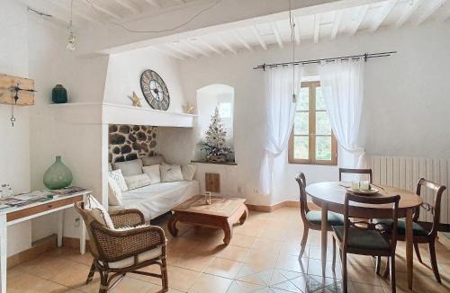 Notre-Dame-de-la-Rouviere House | la source fraiche