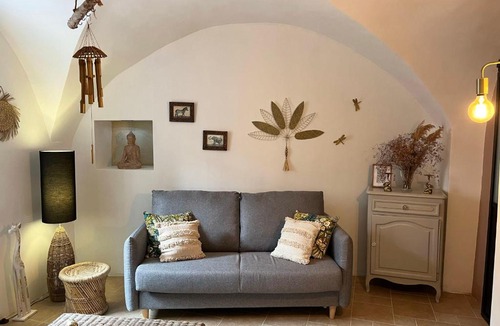 Saint-Saturnin-de-Lucian Apartment | La Source
