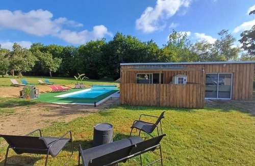 Eguzon-Chantome Cabin | La source - Bungalow avec terrasse à Eguzon
