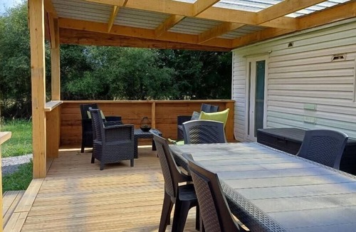 Eguzon-Chantome Cabin | La source - Bungalow avec terrasse à Eguzon