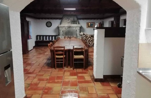 Gornies Cottage | La Source des Lutins : Large charming gîte (10-30 pers) by the river