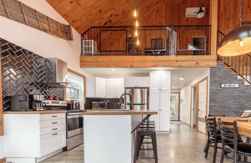 Trois-Rives Ski Chalet | La Source du Bonheur – Splendid Cottage on the Mekinac River & Spa