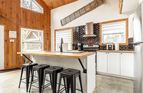 Trois-Rives Ski Chalet | La Source du Bonheur – Splendid Cottage on the Mekinac River & Spa