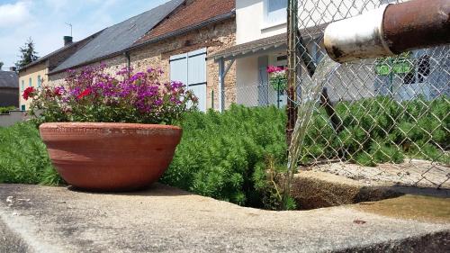 Saint-Amand-Magnazeix Bed & Breakfast | La Source