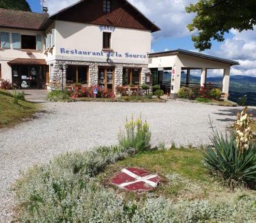 Saint-Jean-de-Chevelu Hotel | LA SOURCE Jacquet depuis 1954 Hôtel et Studio