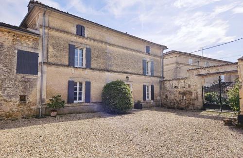 Saint-Simeux House | La spacieuse maison des miots