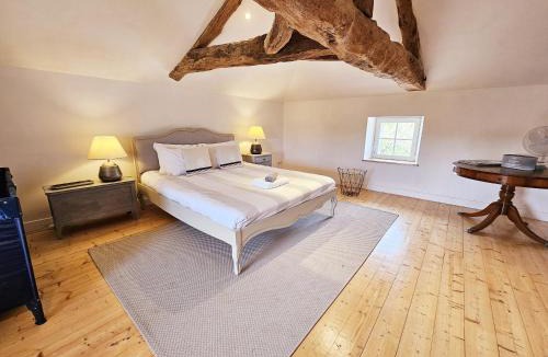 Saint-Simeux House | La spacieuse maison des miots