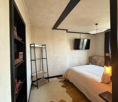 Saint-Lo Apartment | La Suite élégante