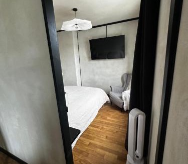 Saint-Lo Apartment | La Suite élégante