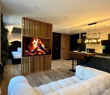 Angouleme Apartment | La Suite Aimée - Espace relaxant avec balnéo