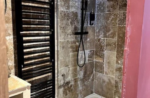 Muret Apartment | La suite, avec jacuzzi & sauna