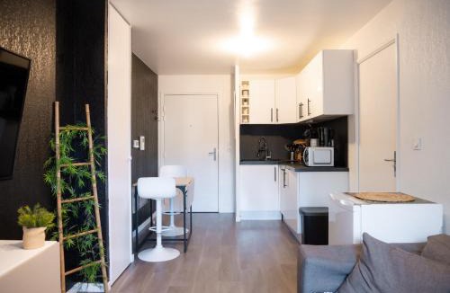 Vaulx En Velin Village Apartment | La suite bohème, 4 prs, avec terrasse