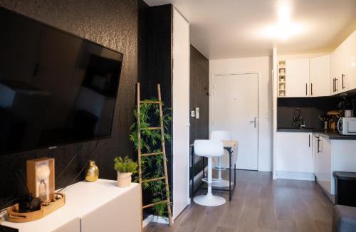Vaulx En Velin Village Apartment | La suite bohème, 4 prs, avec terrasse