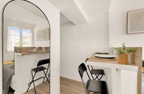 Saint - Aubin - Dupuy Apartment | La Suite Damloup - Hypercentre - Calme & confort
