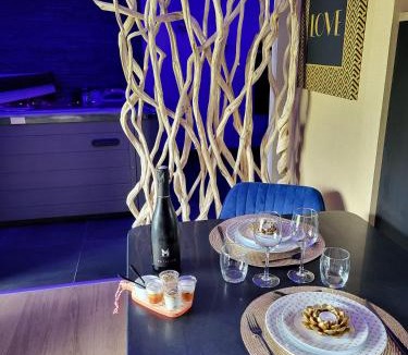 Argentre-du-Plessis Apartment | La Suite de l'Elixir