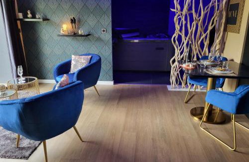 Argentre-du-Plessis Apartment | La Suite de l'Elixir