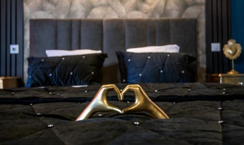Aiguelèze Apartment | La suite des Secrets - Jacuzzi, clim & sensualité