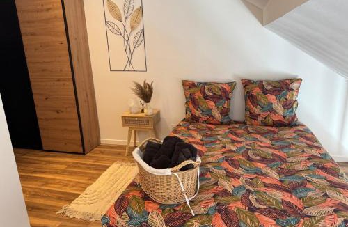 Roubaix Apartment | La suite dorée