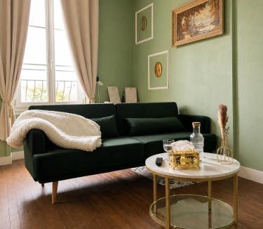 Le Lude Apartment | La Suite du Château-Écran Cinéma 2m50-Romantique